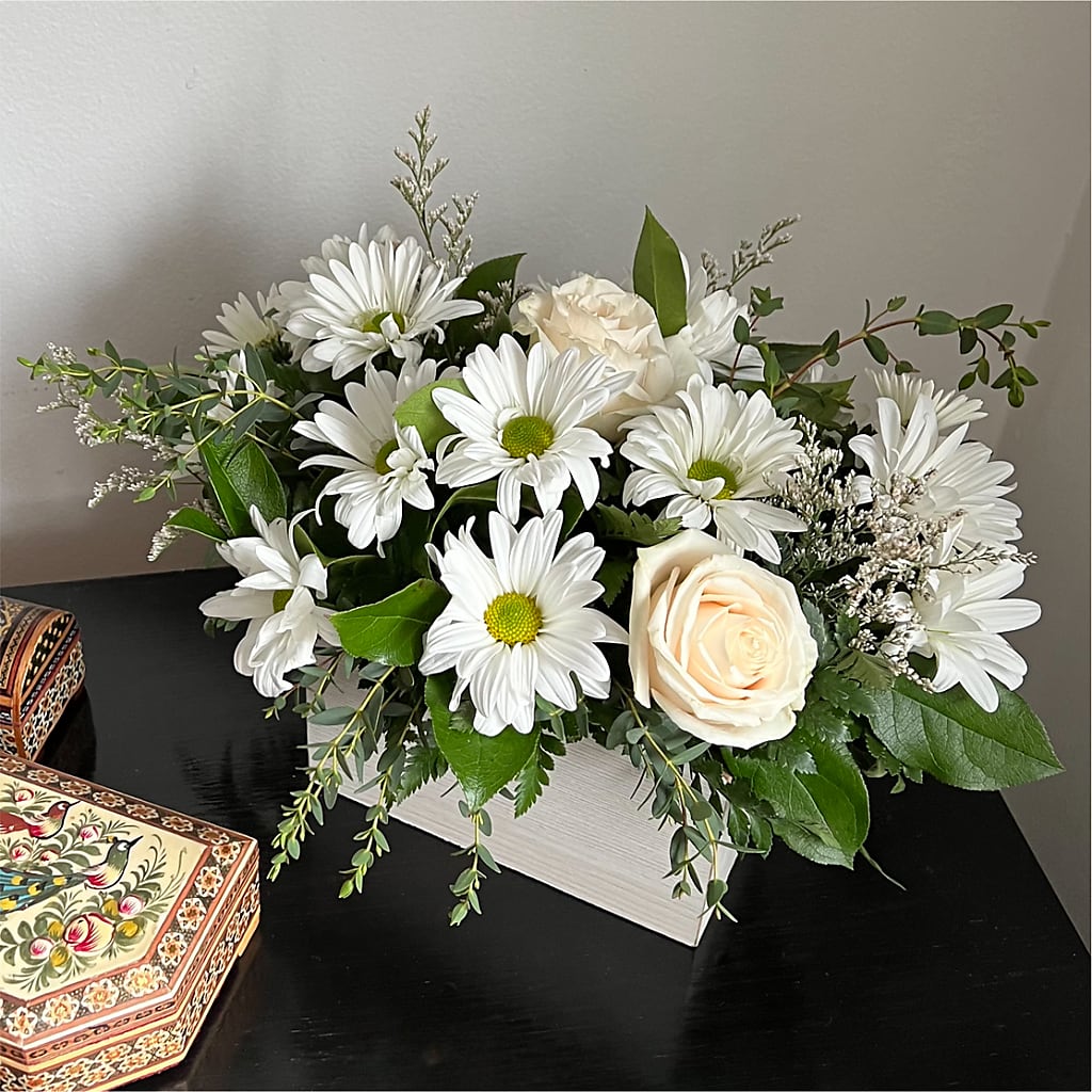 Fresh Linen Box Bouquet – ELENA'S FLOWERS, Cleveland OH