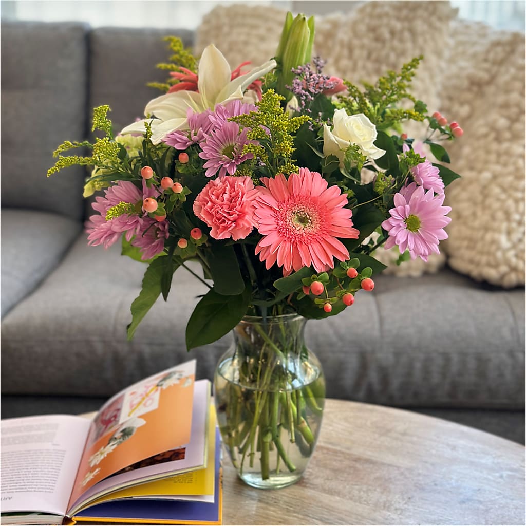 Pastel Tradition - A Florist Original – ELENA'S FLOWERS, Cleveland OH