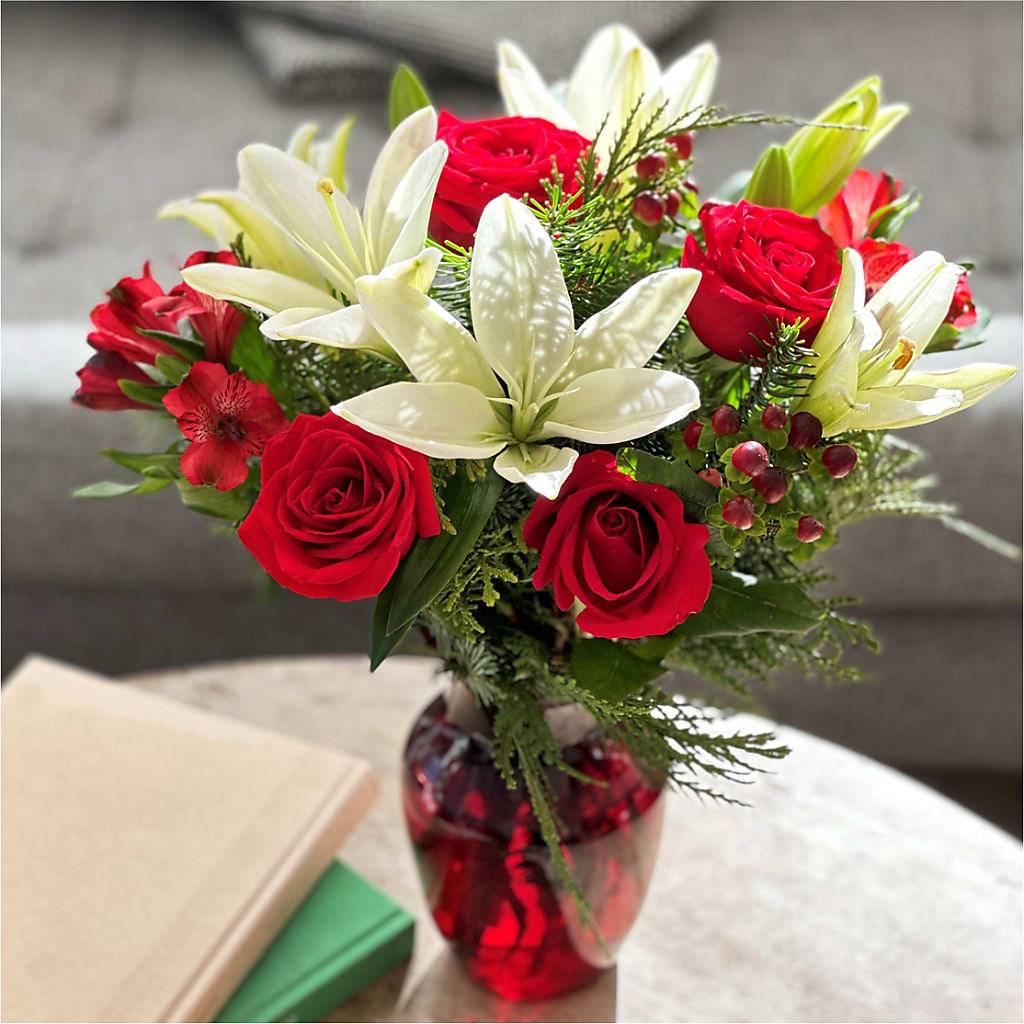 Evergreen Delight Bouquet – ELENA'S FLOWERS, Cleveland OH