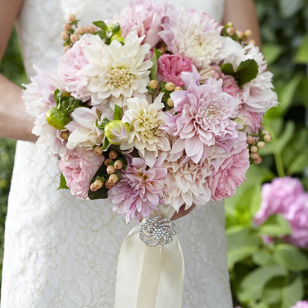 Heart's Promise Bouquet – ELENA'S FLOWERS, Cleveland OH